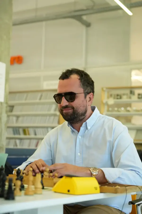 Jucătorcu ochelari de soare